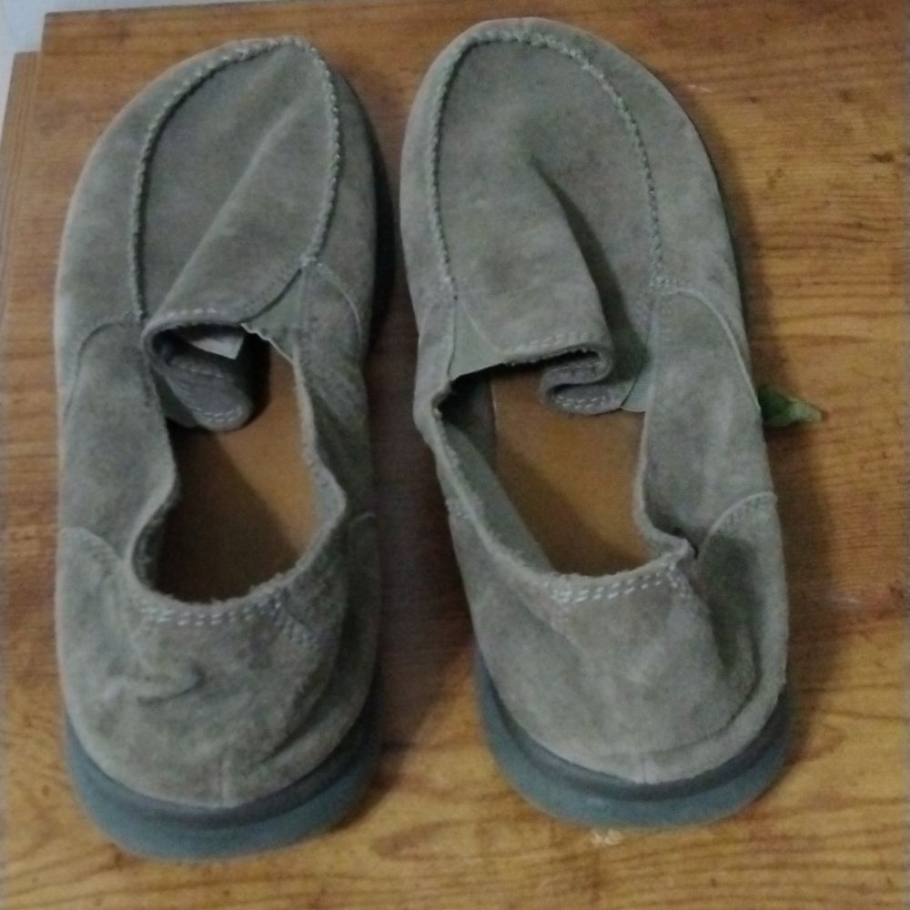 Patagonia flip flops sz 15 color gray in good condition